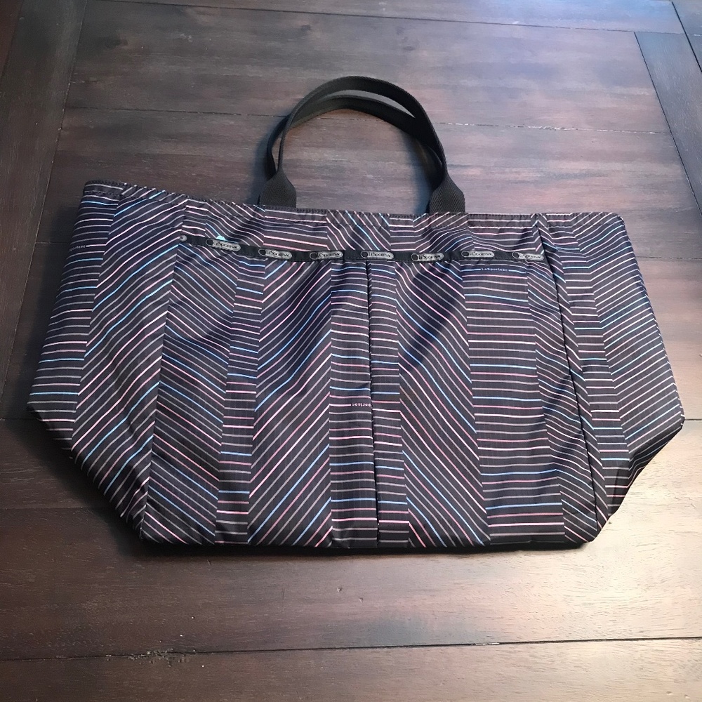 LESPORTSAC LARGE TOTE, APPROX 23L 14H 9D